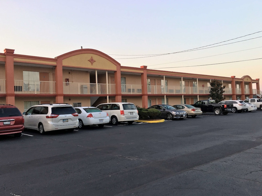 Americas Best Value Inn & Suites Williamstown 50/61