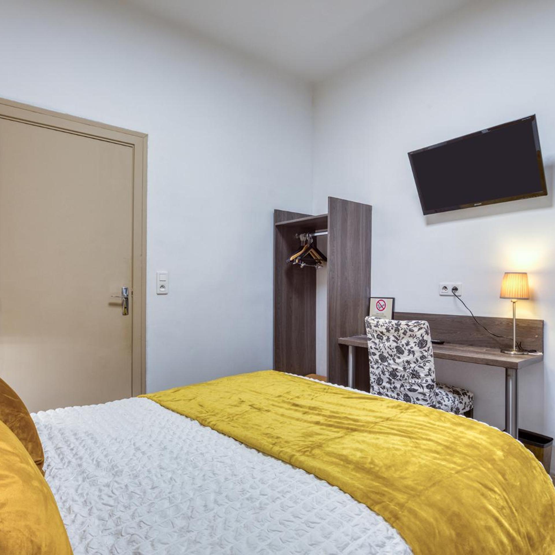 Economy, Double Bed