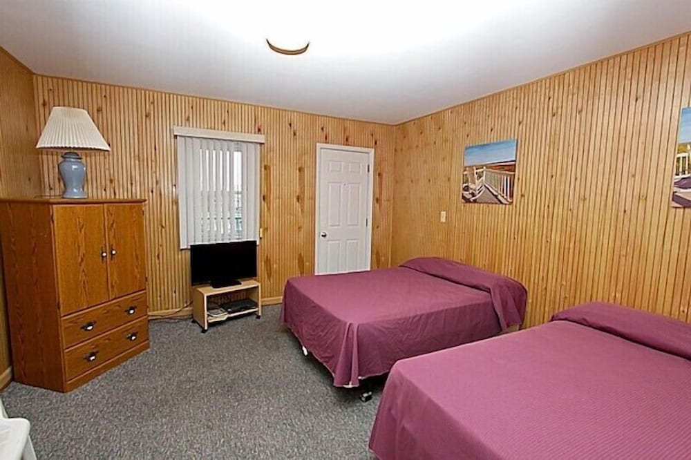 Boardwalk Sand & Surf Inn Oceanfront 24/55