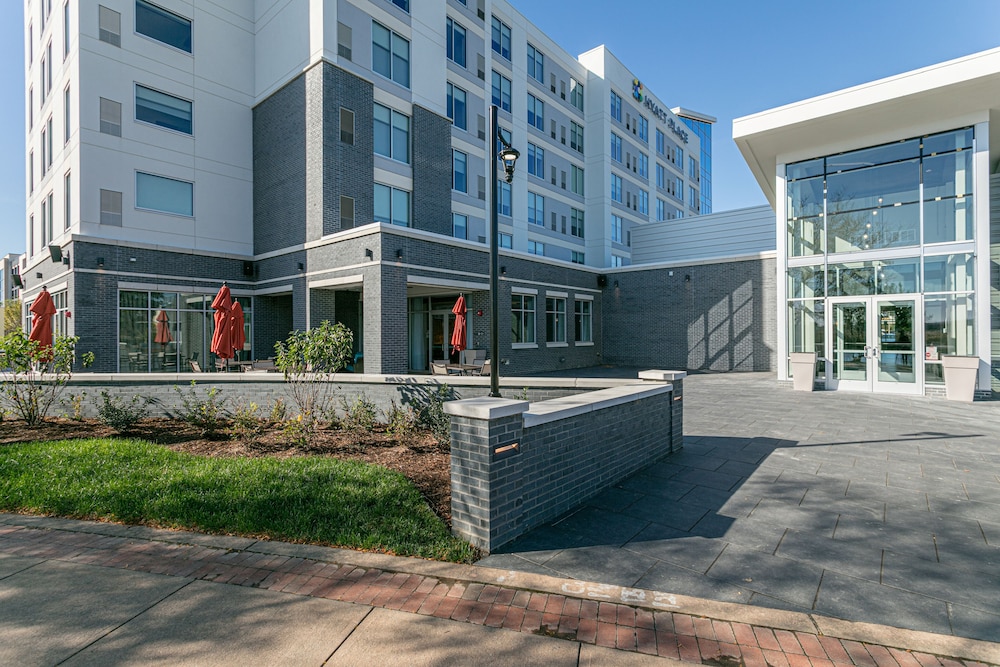 Hyatt Place Wilmington Riverfront 61/66
