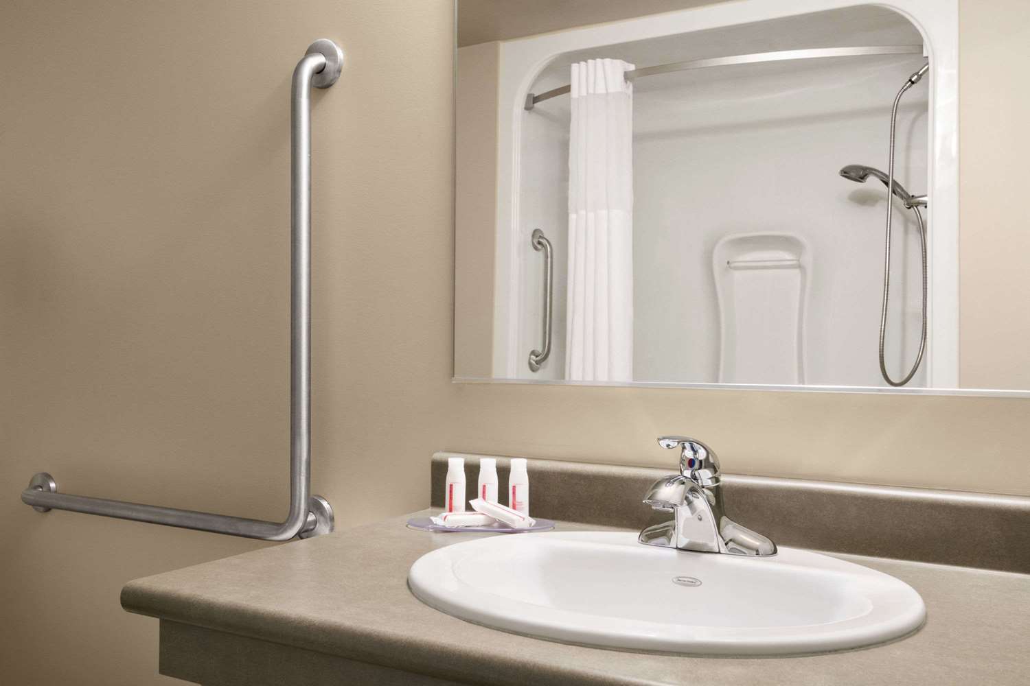 Days Inn By Wyndham Thunder Bay North 19/21