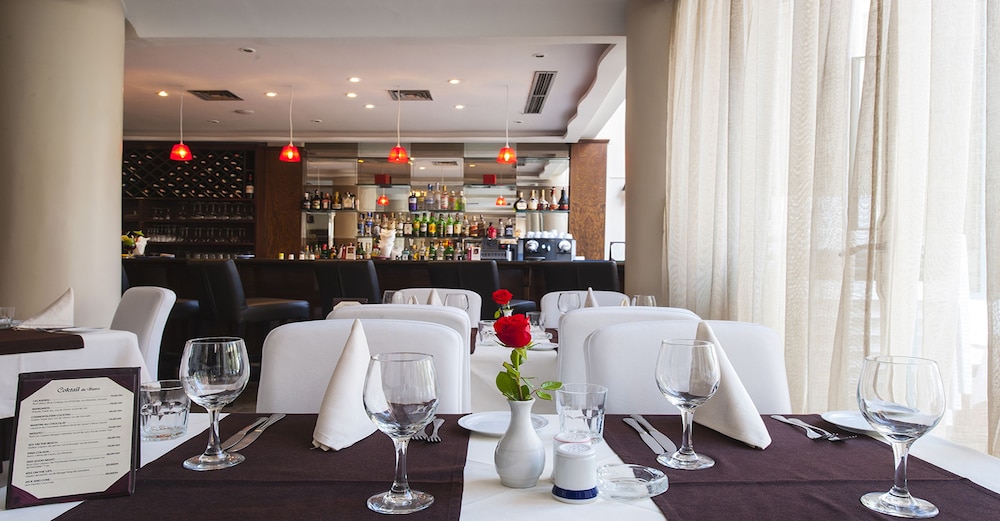 Le Caspien Hotel 48/52