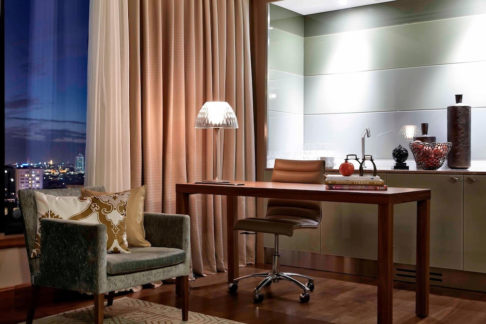 Renaissance Istanbul Polat Bosphorus Hotel 58/68