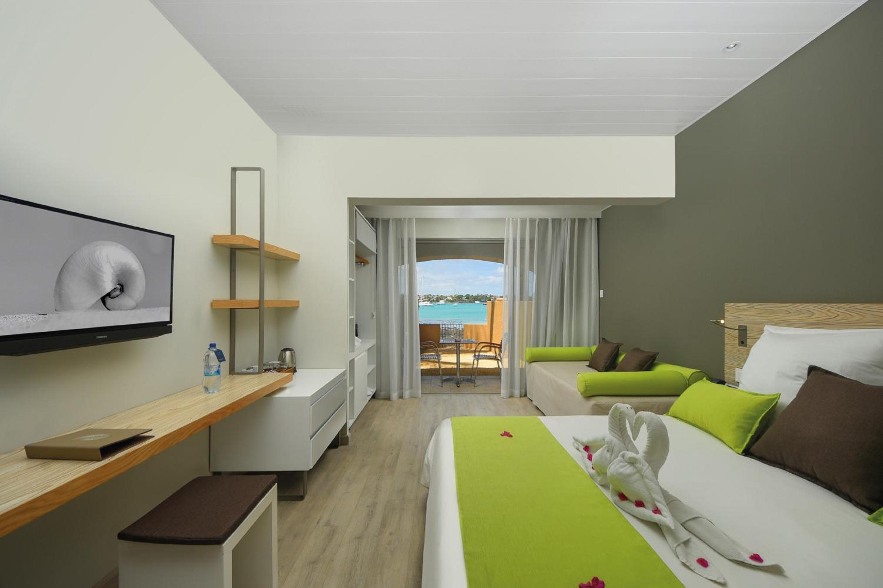 Superior, 1 King and 1 Single Beds, Beach Front
