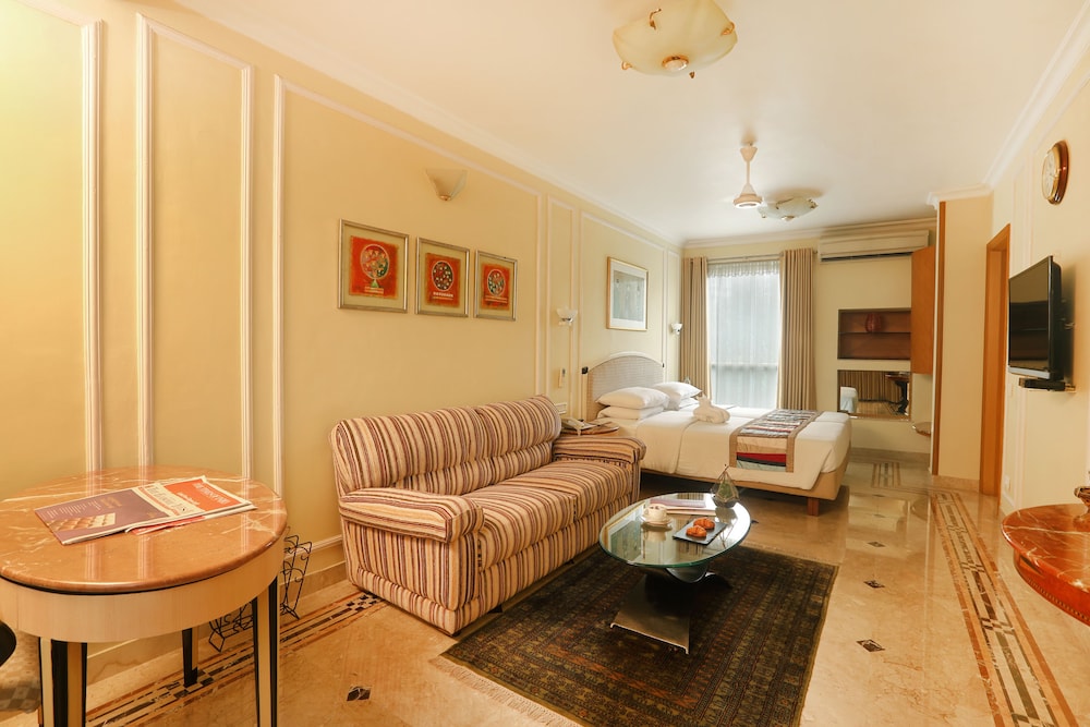 Regency Hotel 40/53