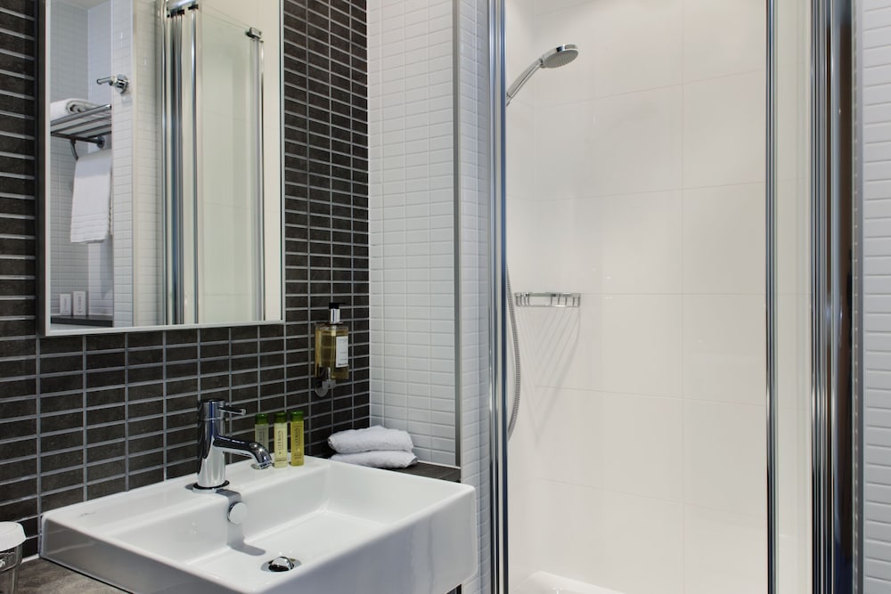 Doubletree By Hilton Amsterdam Centraal Station 24/88