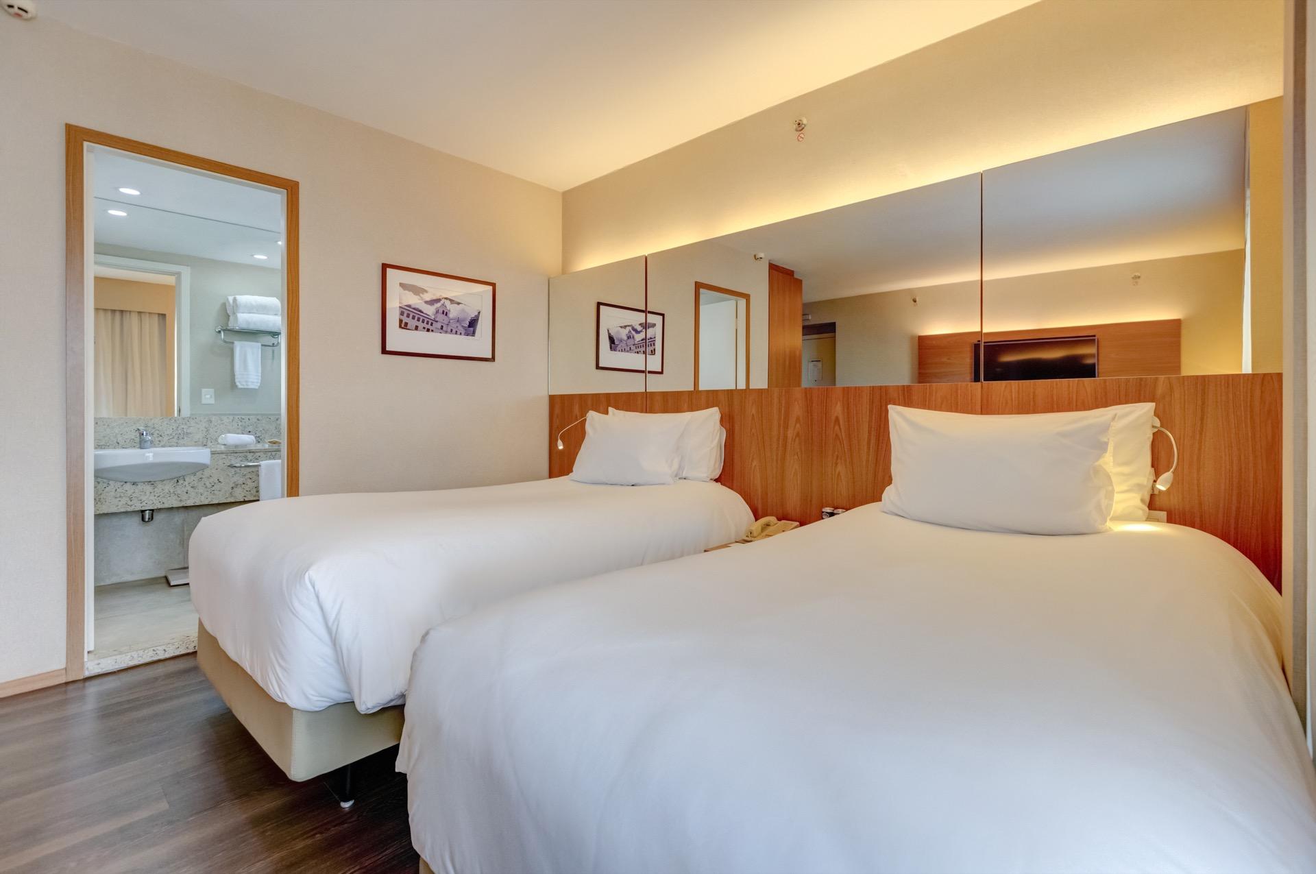 Executive, Twin Beds, Street View، Radisson Blu Sao Paulo 4/5