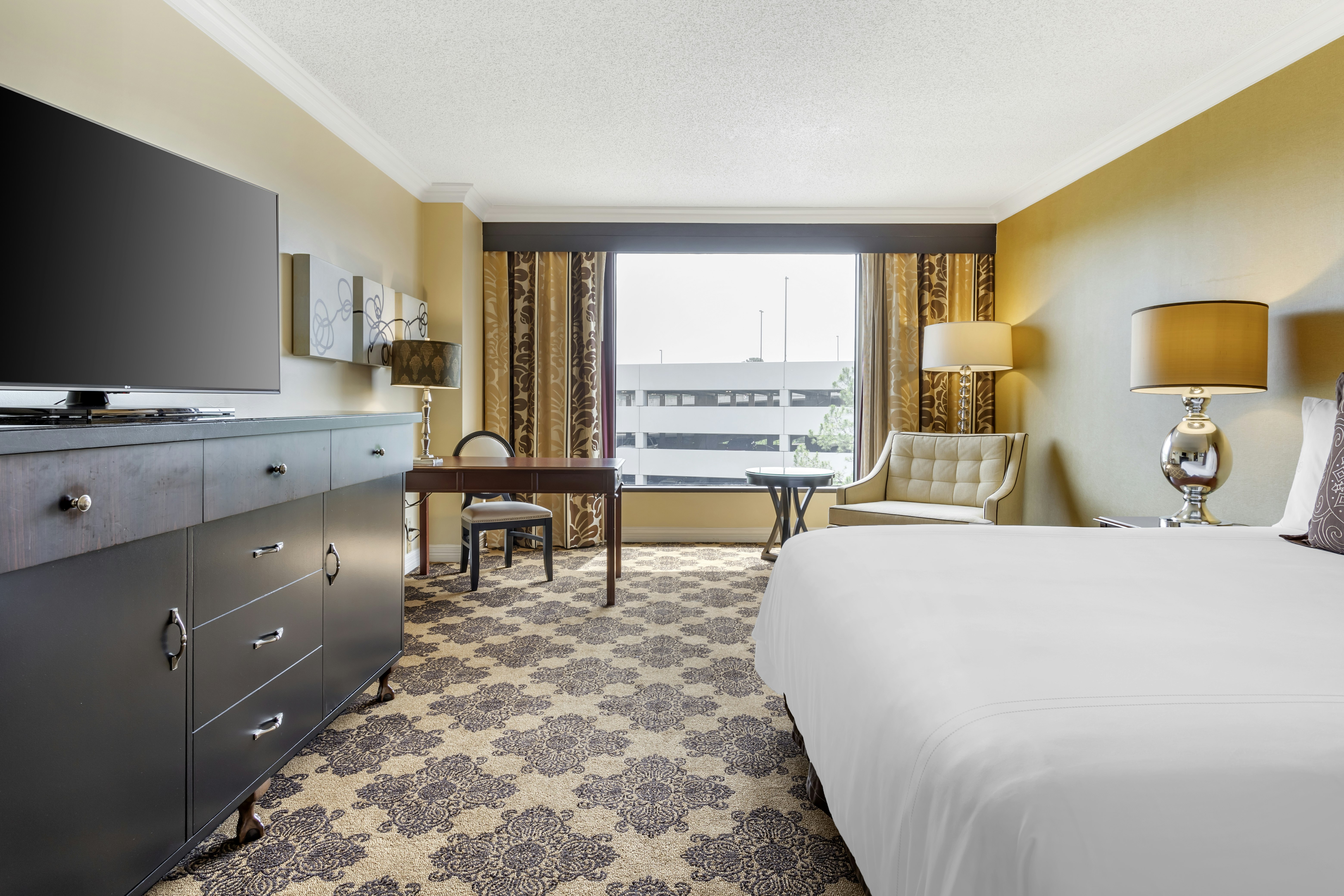 Deluxe, King Bed