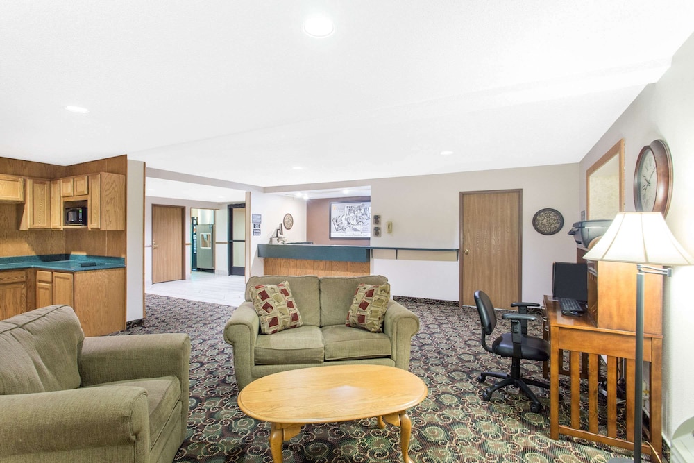Super 8 by Wyndham Dodgeville 24/32