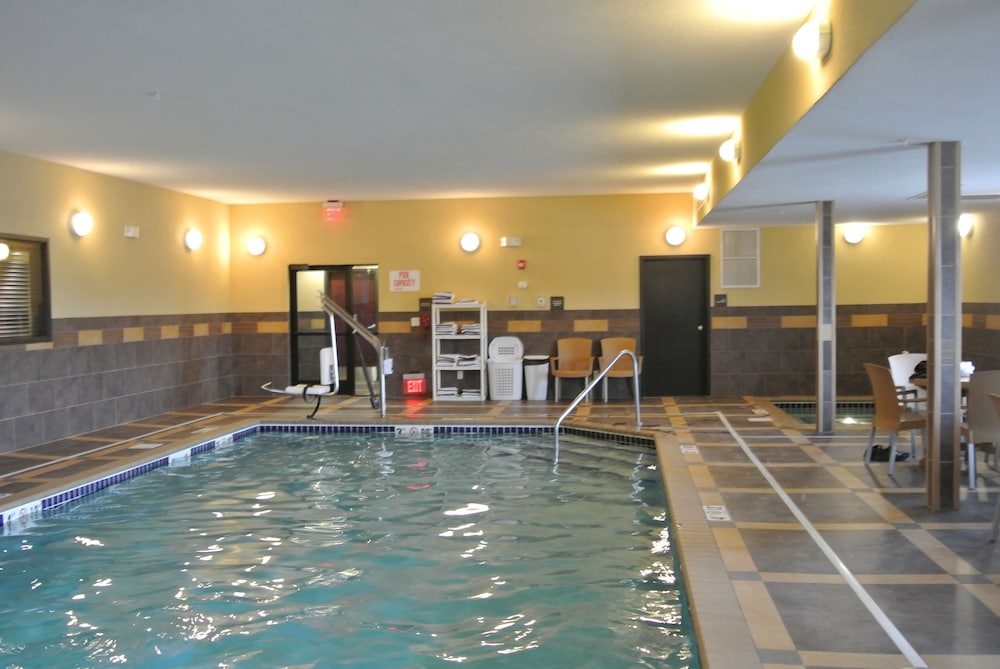 Hampton Inn And Suites Dickinson Nd 26/42