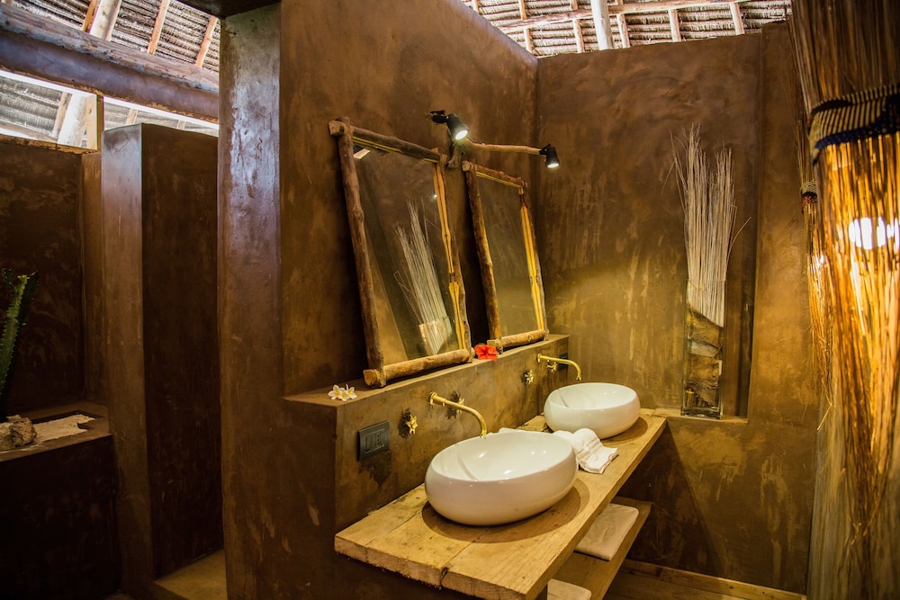 Mwezi Boutique Resort 50/50