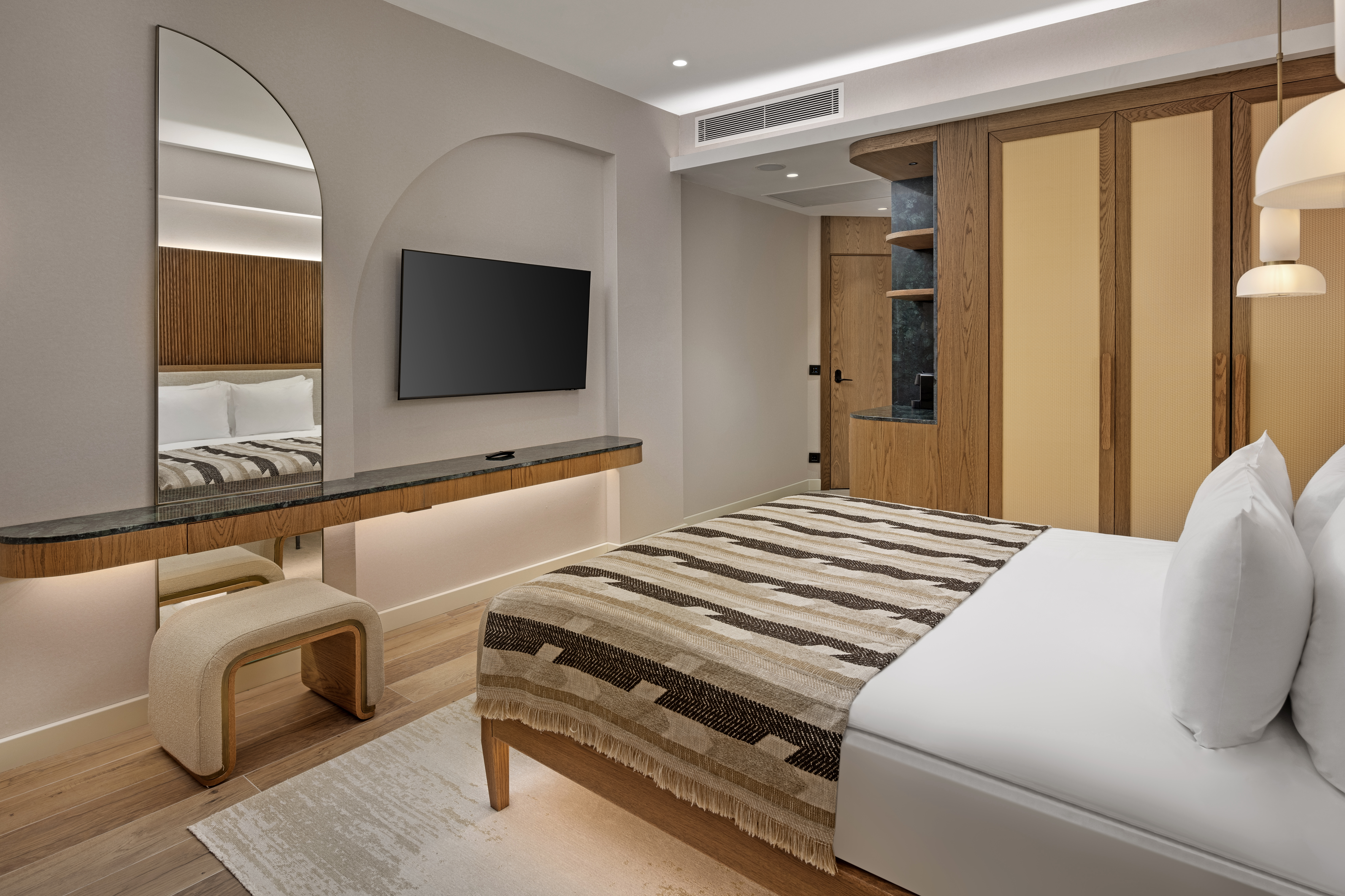 Connection Room، Liberty Signa 2/3