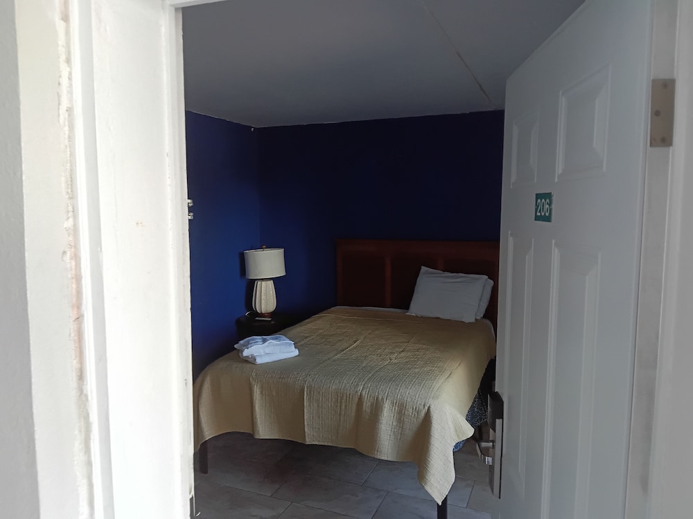 Basic, Single, Queen Bed, Side View