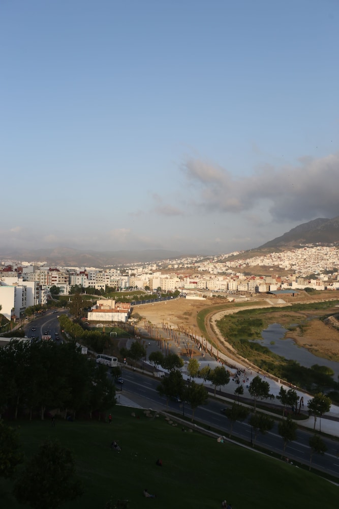 Makarim Tetouane 31/41