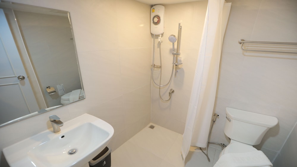 B2 Rangsit Boutique & Budget Hotel 25/28