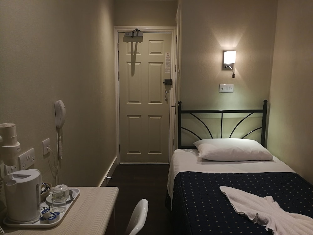 Central Hotel 24/73