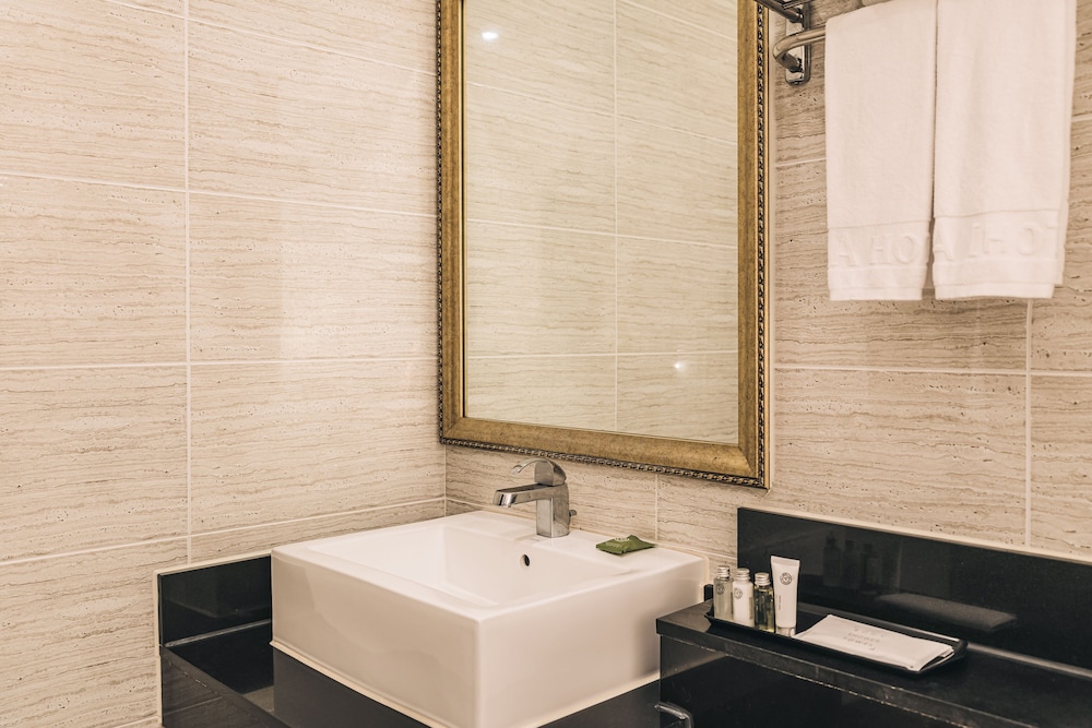 Aria Hotel 50/50
