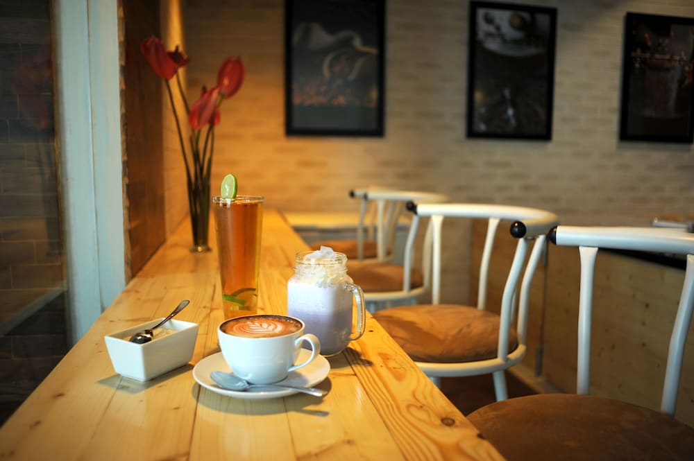 Cleo Hotel Basuki Rahmat 35/46