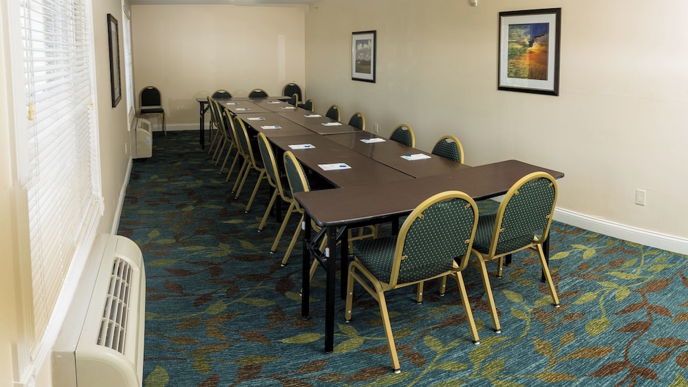 Candlewood Suites St. Joseph Benton Harbor 30/38