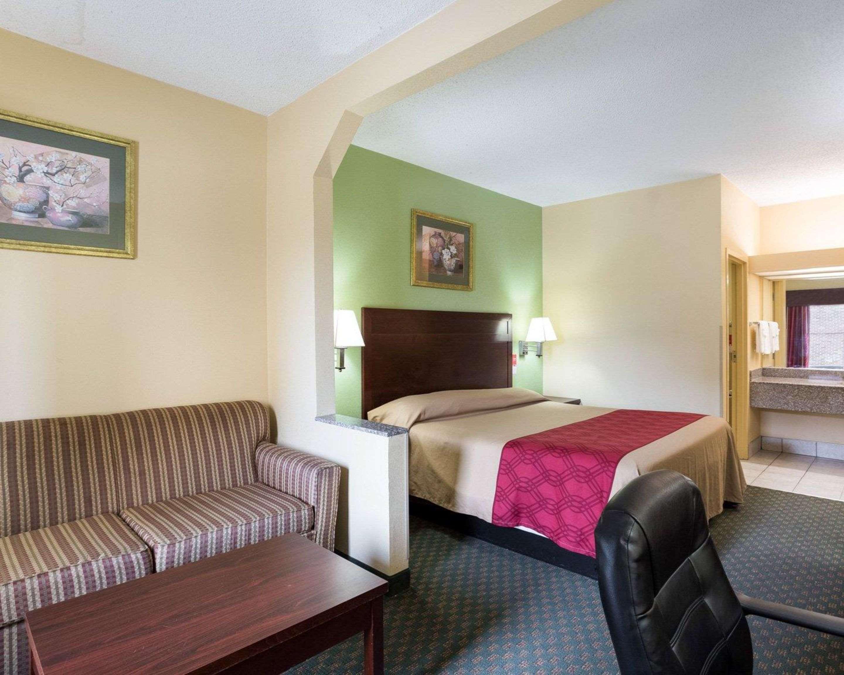ROOM, KING BED, ACCESSIBLE