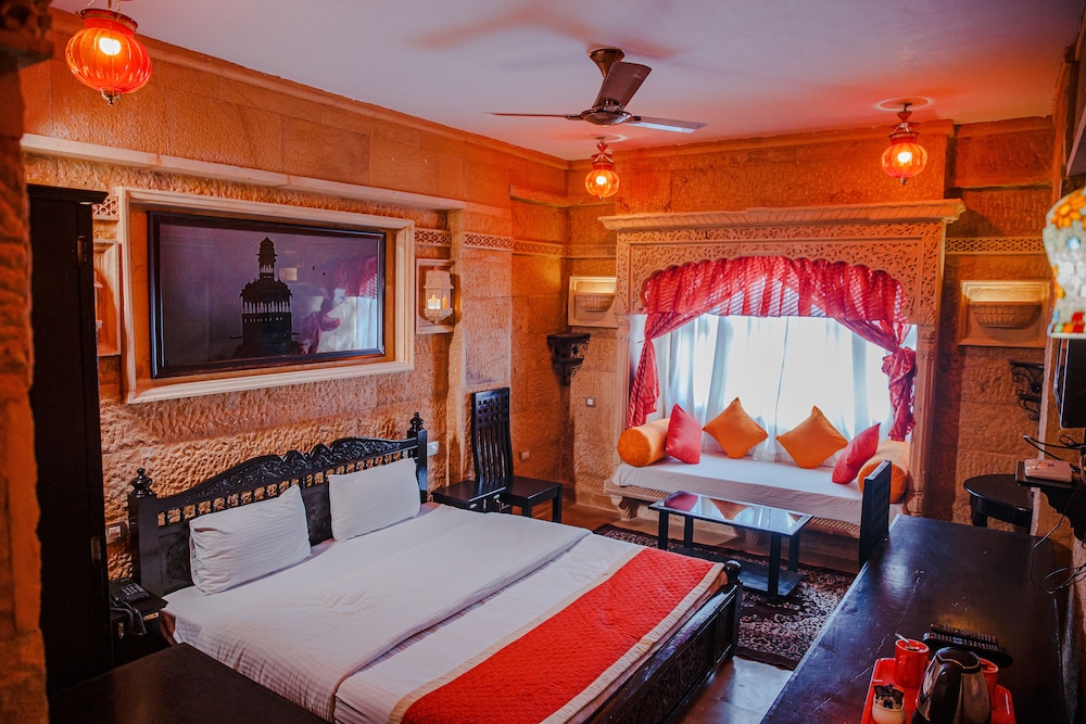 Vista Rooms at Patwa Haveli Road 23/63