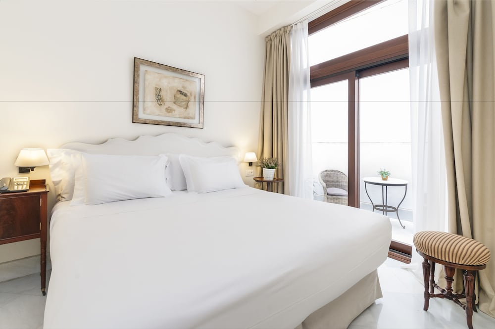 Amadeus Hotel Sevilla 41/87