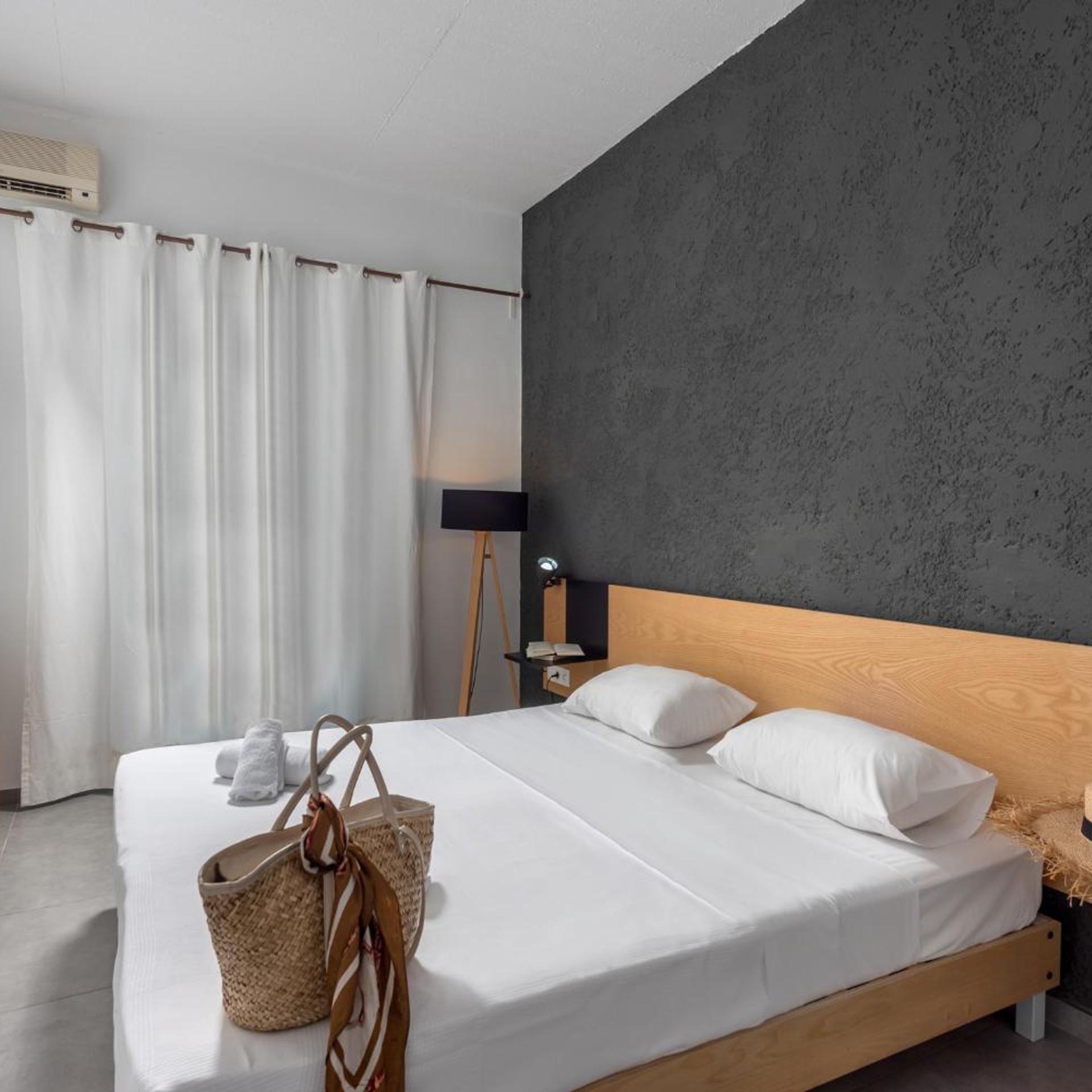 Room, Double Bed