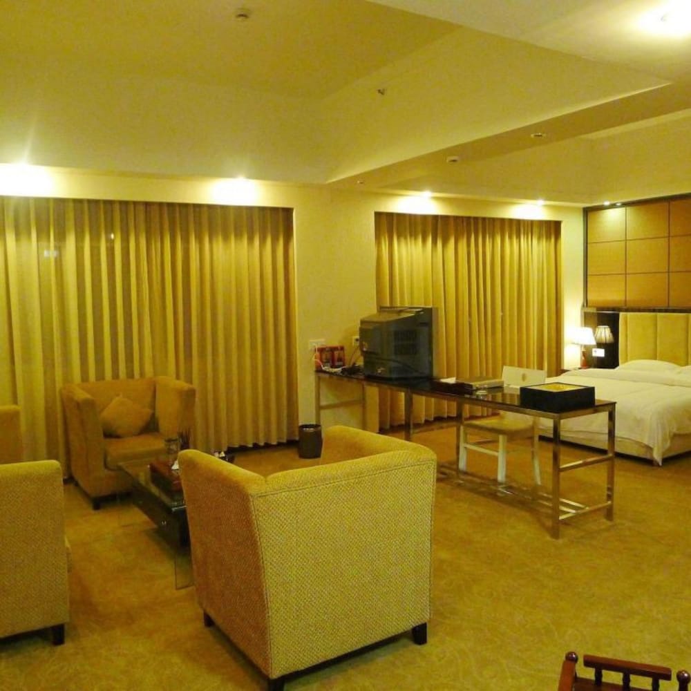 Junyue Hotel 16/19