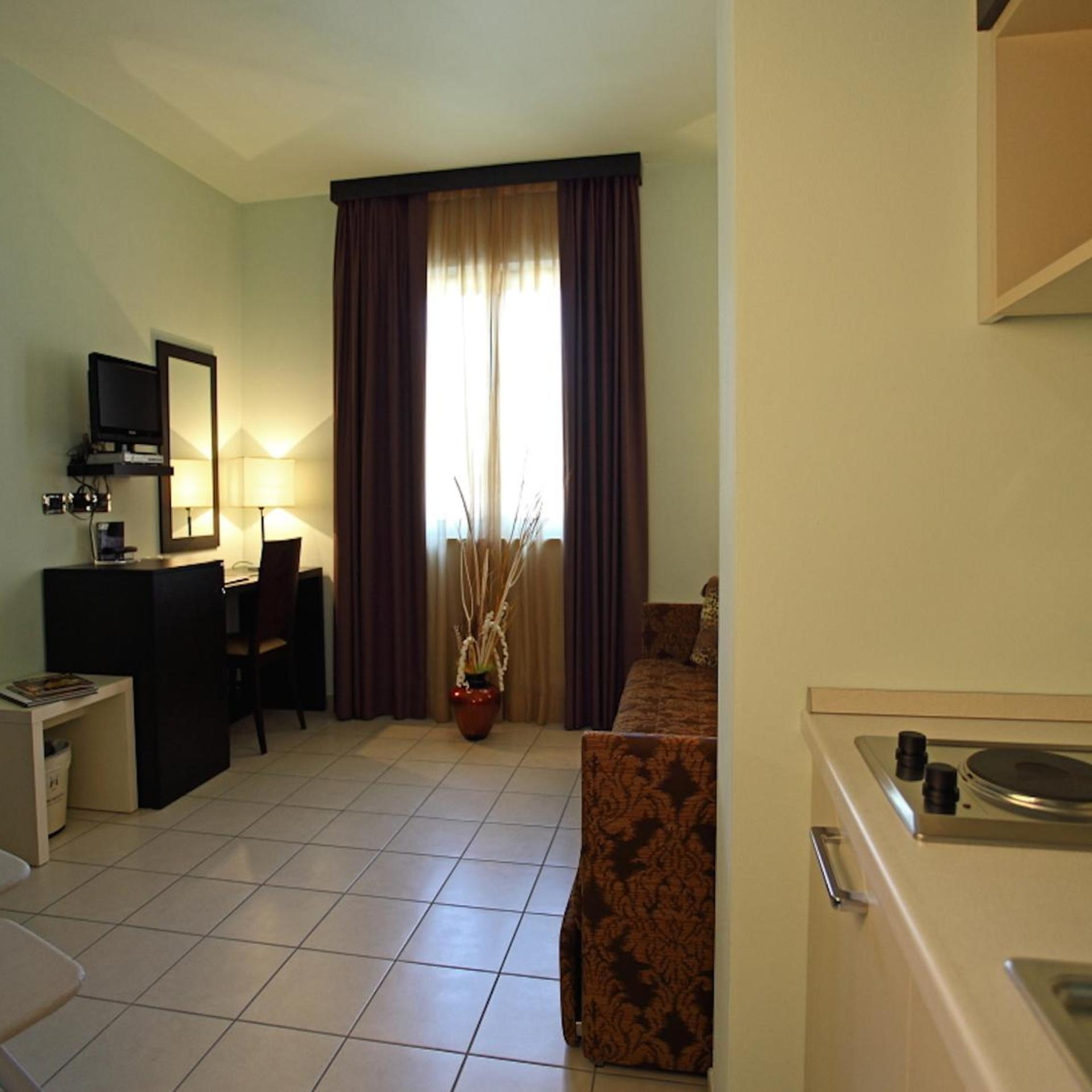 Euro Hotel 50/50