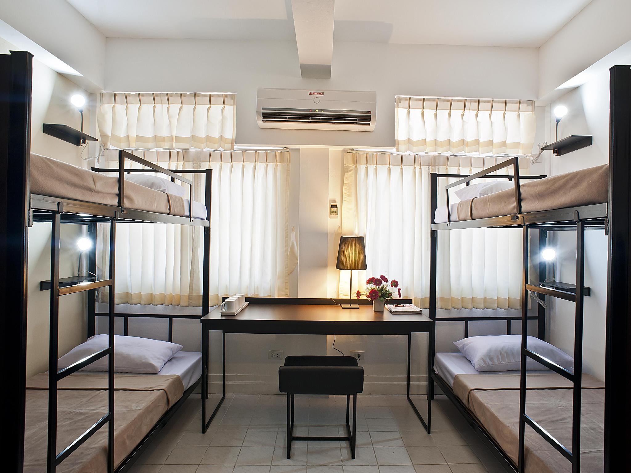 Moon, 4 Beds