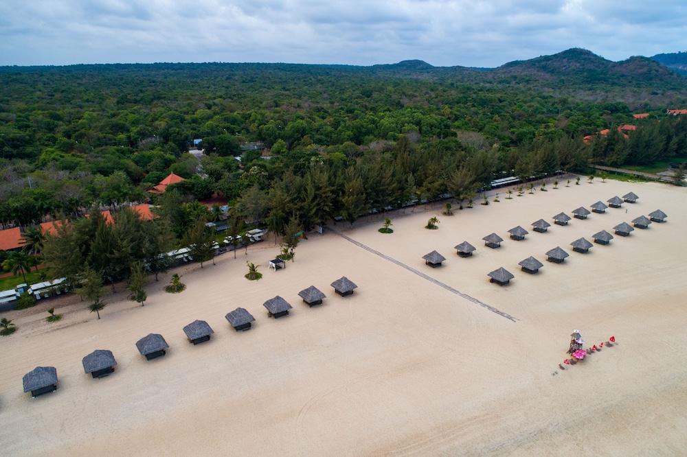 Seava Ho Tram Beach Resort (ex Saigon Ho Coc Beach Seaside Resort and Hotel) 35/40