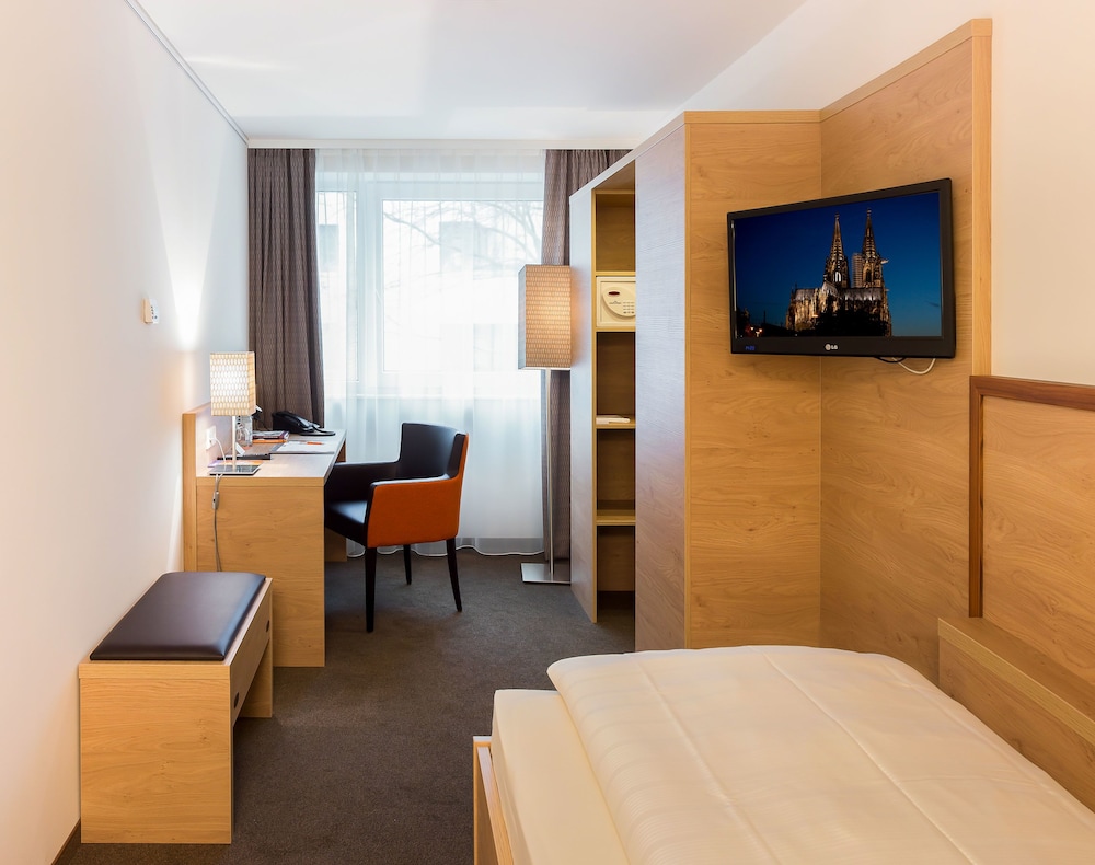 Stadthotel am Romerturm 27/54