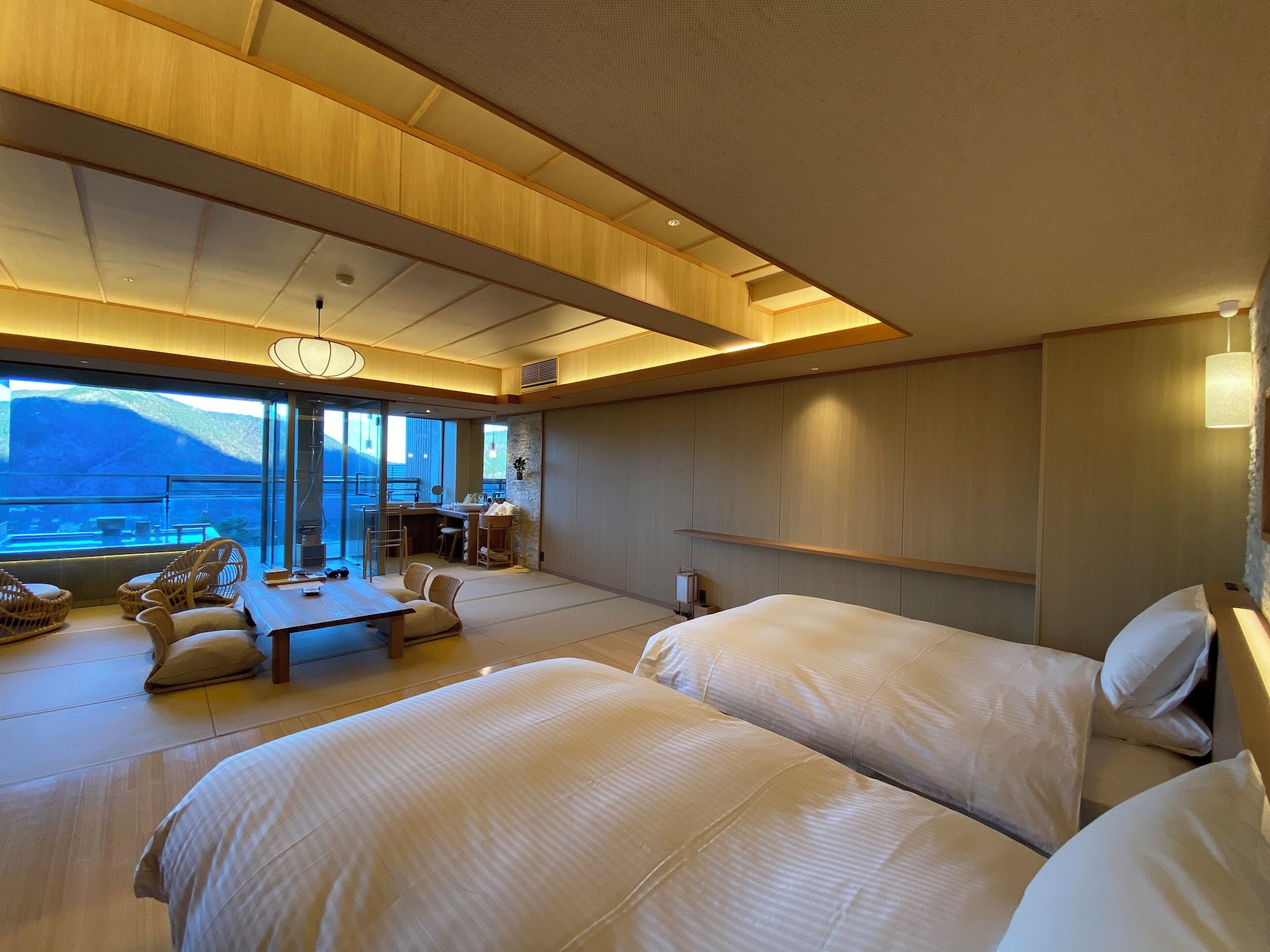 LUXURY, SUITE, MOUNTAIN VIEW