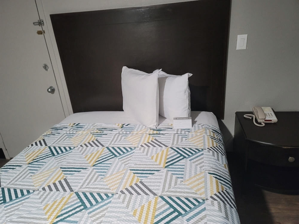 Studio6 Suites Hinesville, GA 24/49