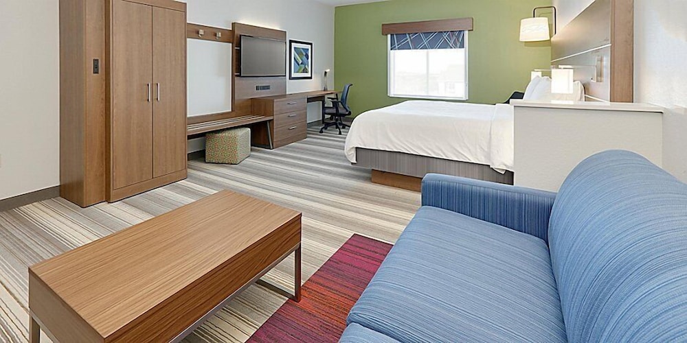 Holiday Inn Express Hotel And Suites Denton Unt Twu 28/68