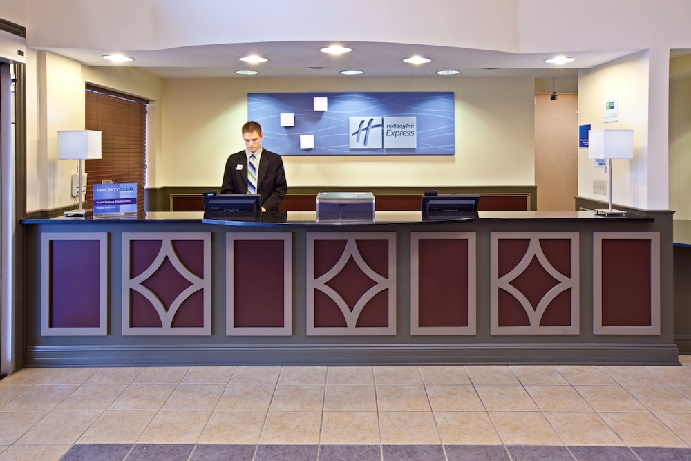 Holiday Inn Express Hotel Suites Indianapolis East 9/75