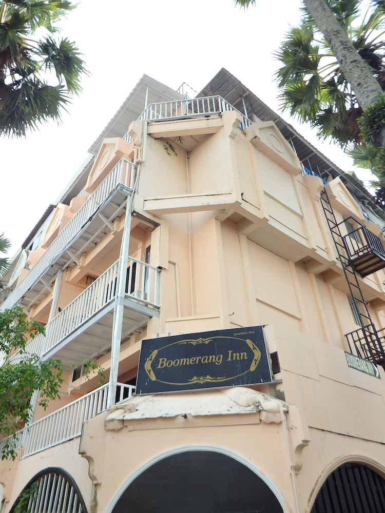 Boomerang Inn 1/50