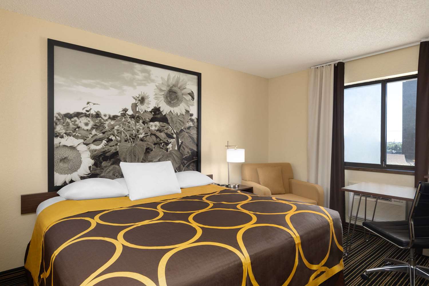 Super 8 by Wyndham Dodge City 15/23