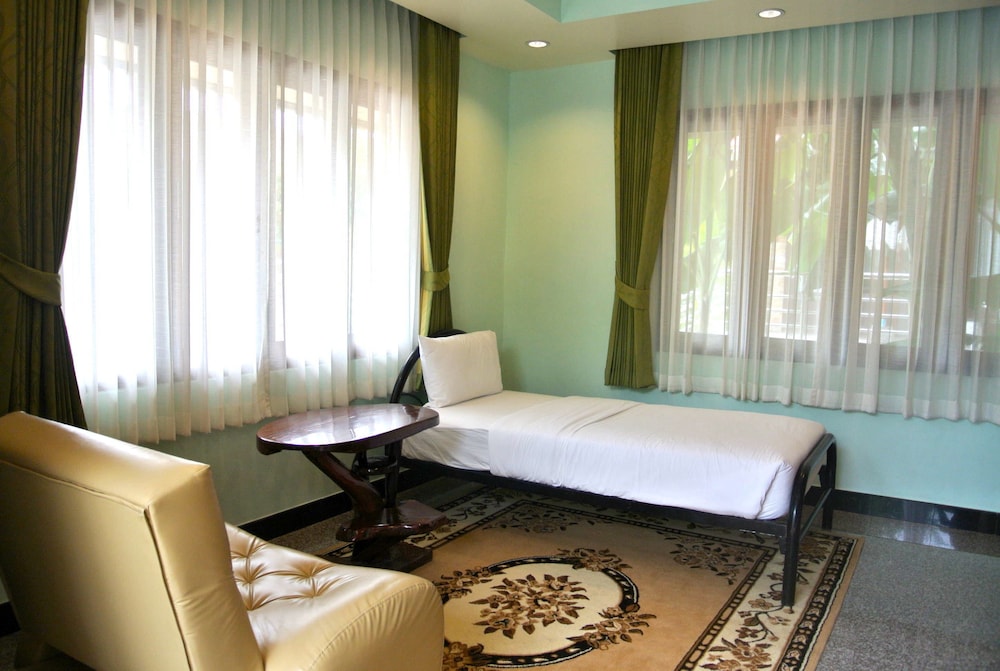 P.S. Thana Resort 24/71
