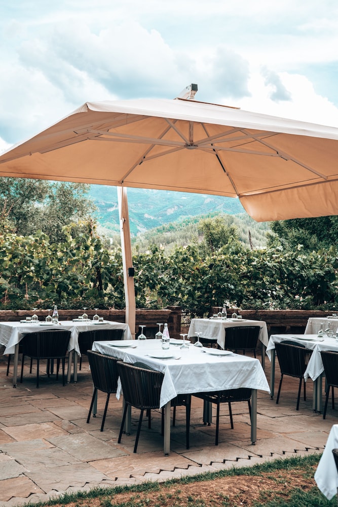 Villa Permet (Hotel & Restaurant) 30/33