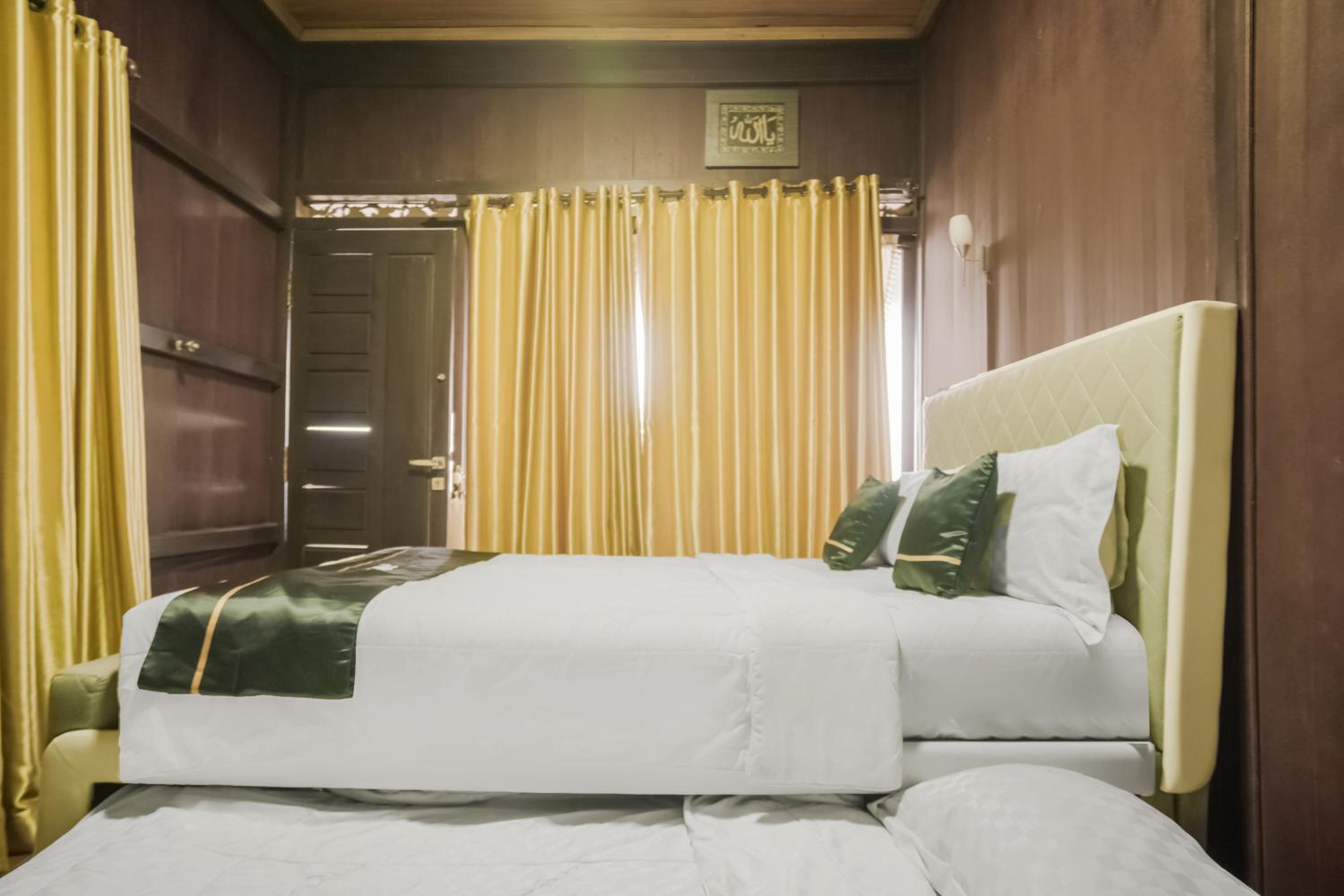 Deluxe, Family, Townhouse Oak Ilir Timur I Near Ptc Mall 2/4