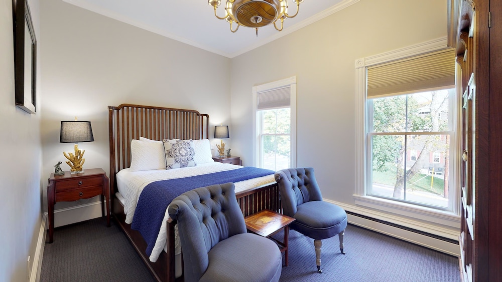 Holbrook House Bed and Breakfast- Bar Harbor ME 11/50