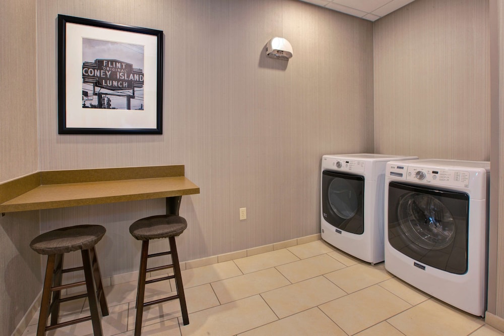Hampton Inn and Suites Flint-Grand Blanc 34/46