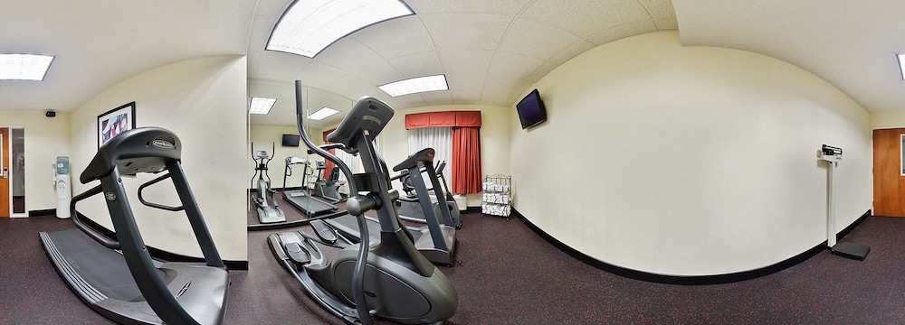 Holiday Inn Express Hotel and Suites Knoxville-North-I-75 Exit 112 32/61