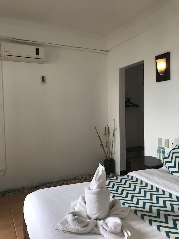 Grand Blue Beach Hotel 32/77