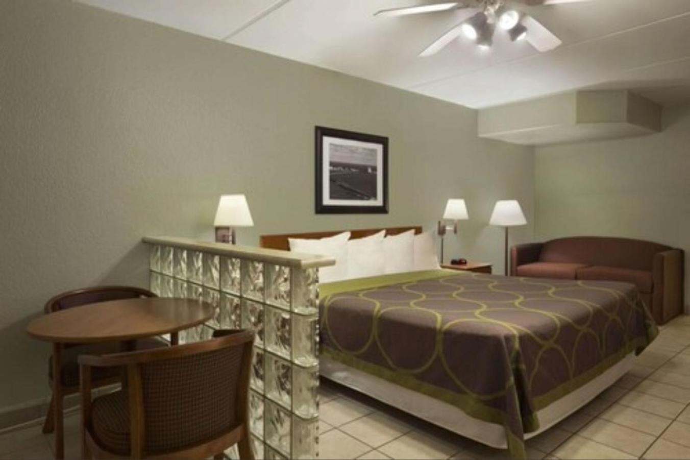 Efficiency, King Bed