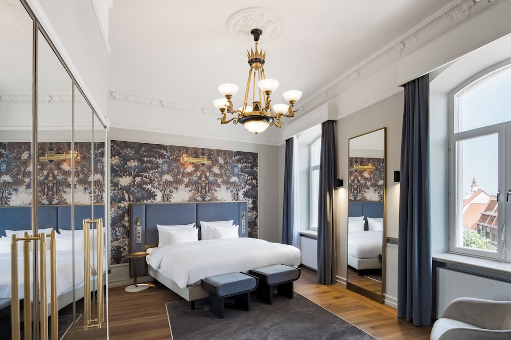 Presidential, Suite, King Bed, Old Town View
