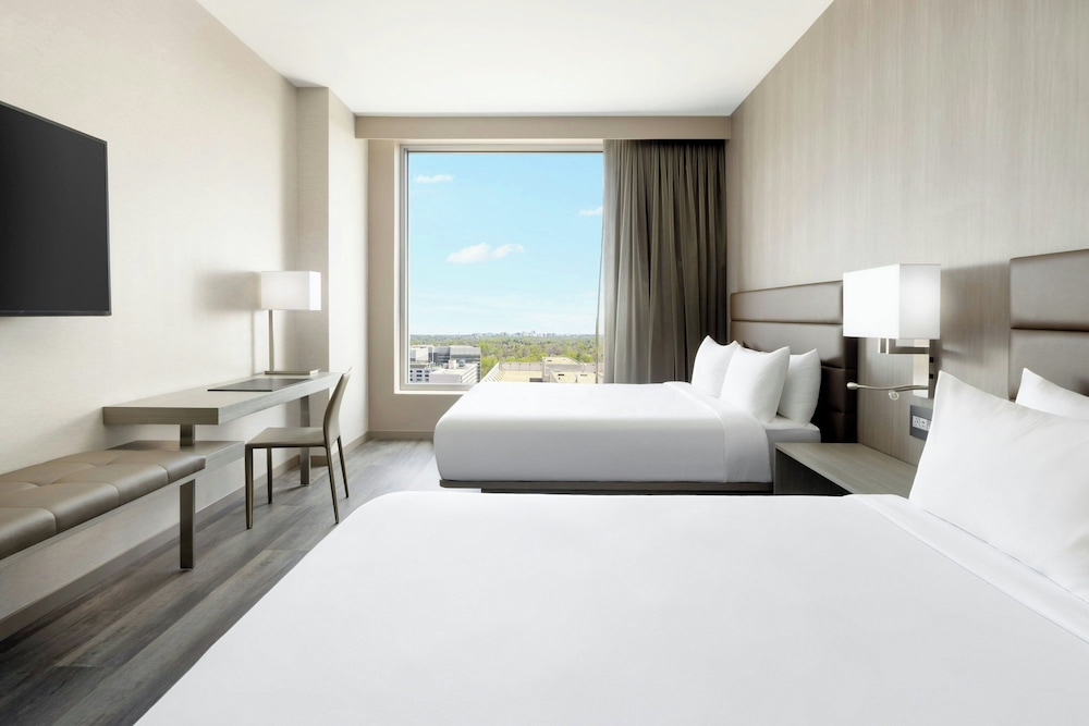 غرفة بسريرين كوين بإطلالة على المدينة لذوي الإعاقة، AC Hotel by Marriott Bethesda Downtown 2/3