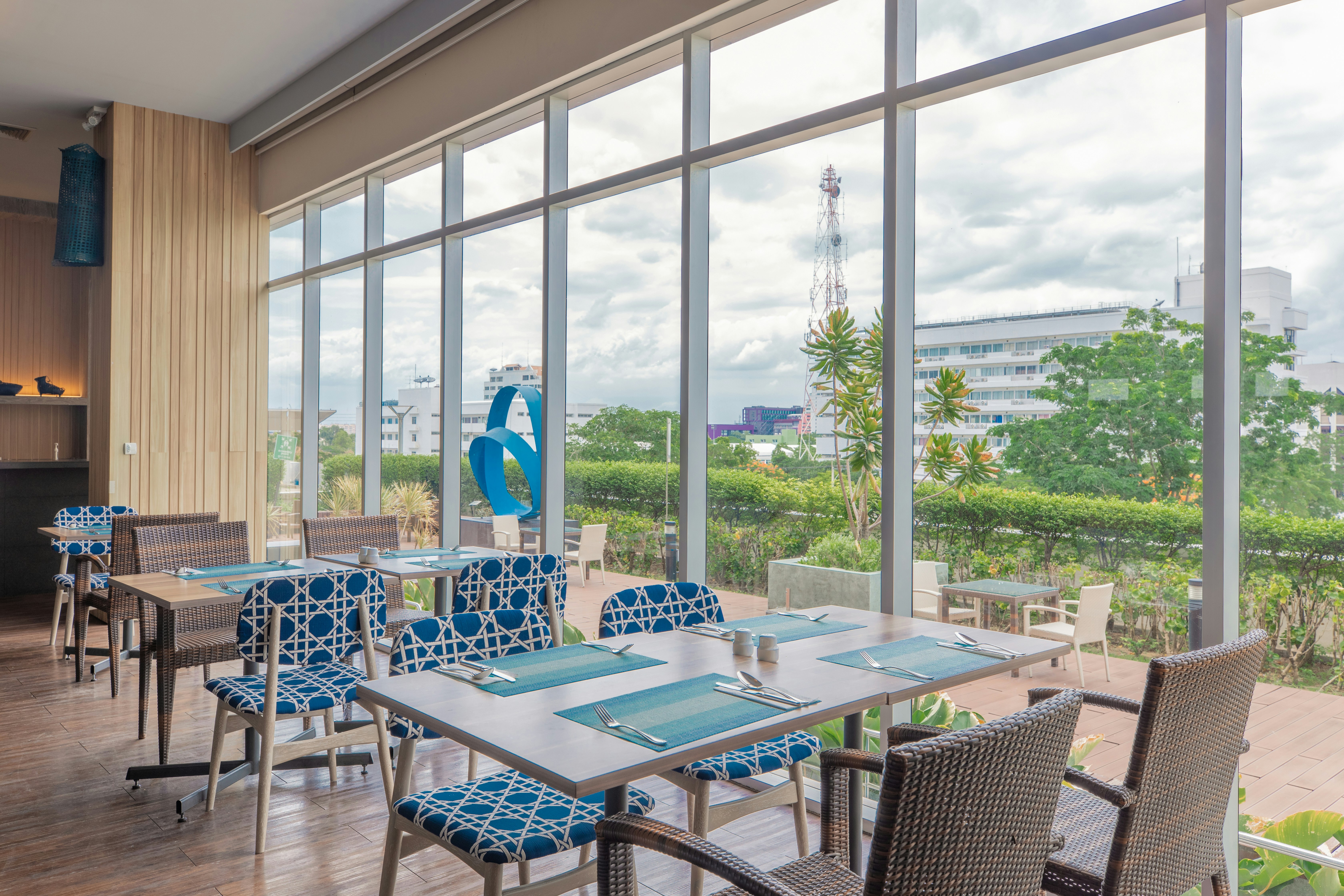 Centara Life Government Complex Hotel and Convention Centre Chaeng Watthana 49/77