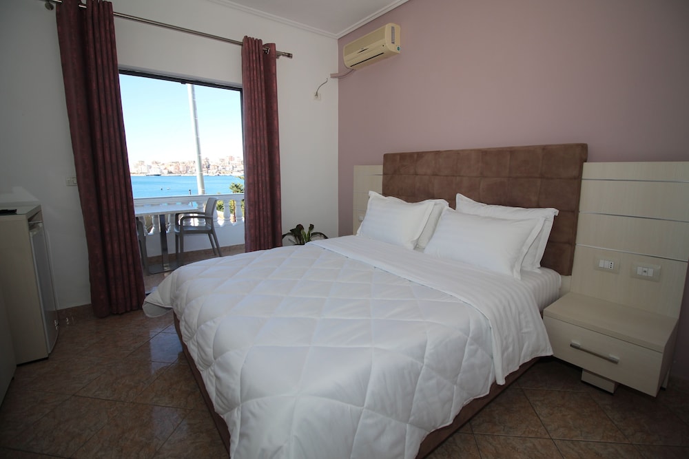 Hotel Julia 8/33